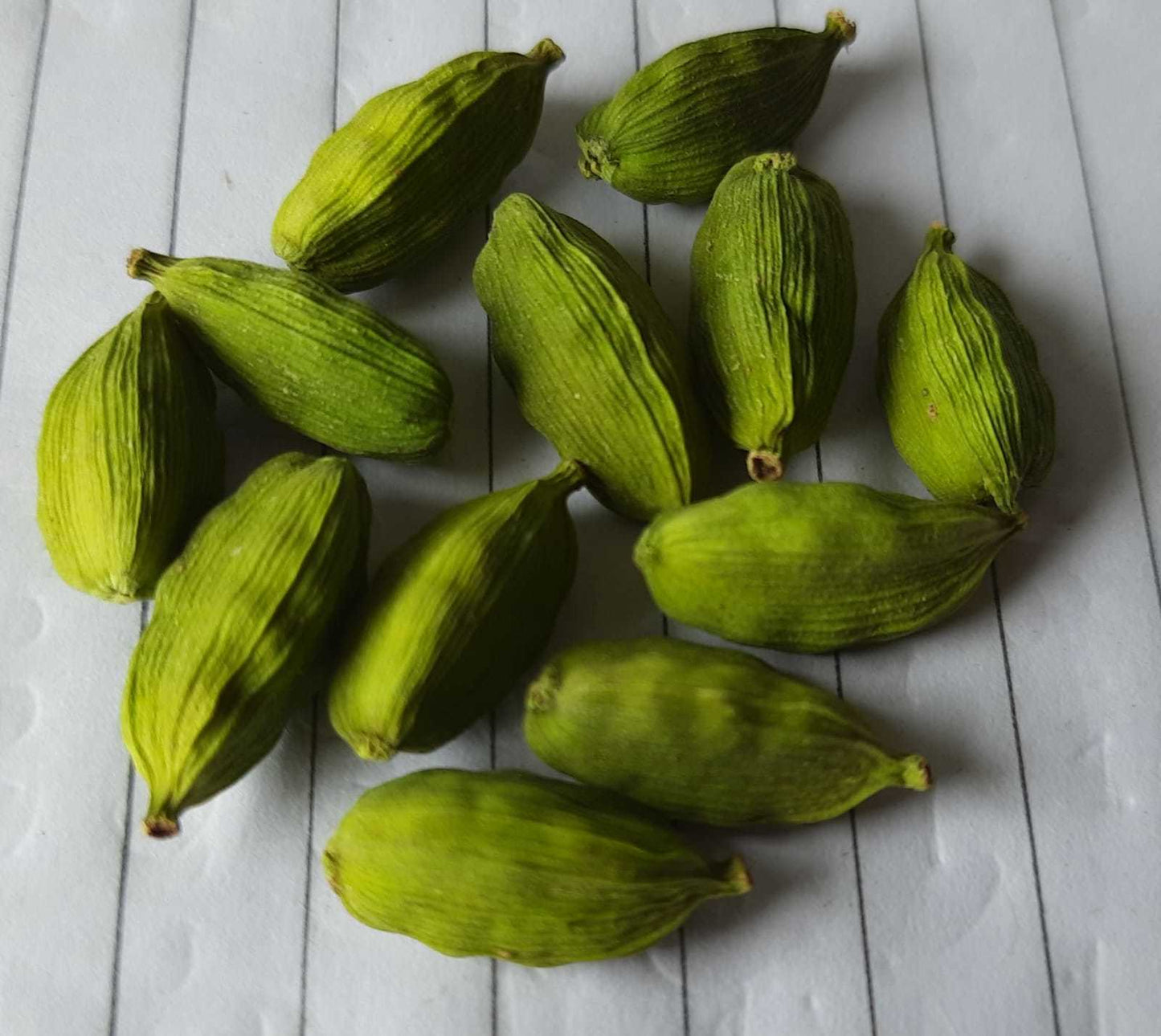 Plants Guru Idukki Green Cardamom (Elaichi) 100g | Bold Size (7–8 mm) | Premium Natural Green Cardamom | Distinctive Flavour & Aroma | No Artificial Colors | Whole Cardamom Pods -Spices